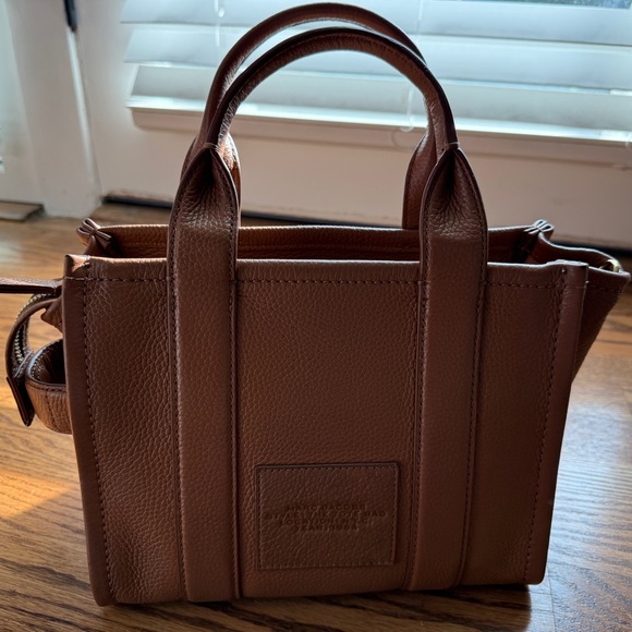 Marc Jacobs “The Tote Bag” Medium Leather Tote Bag - Picture 2 of 7